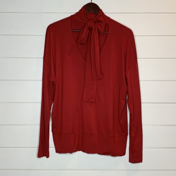 Cabi Medium Top 3804 Red SOFT Ties at V-Neck Long Sleeve Tess Tee Christmas - Picture 4 of 7